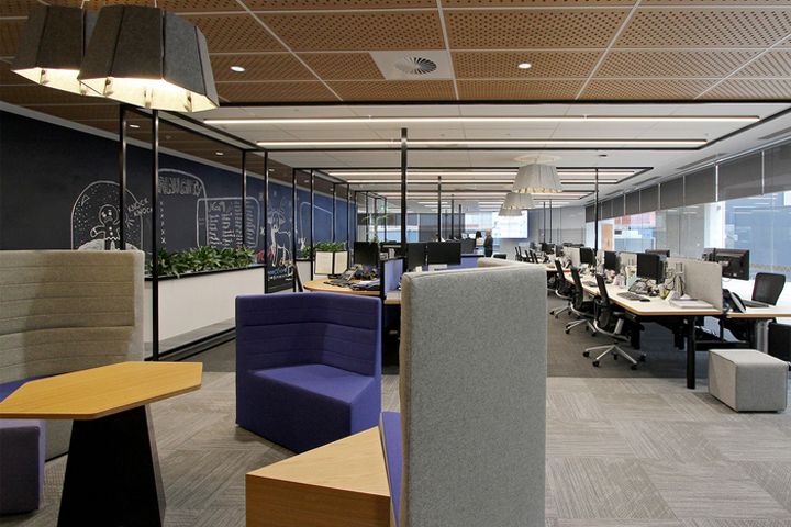 办公设计|暗调优雅的多元办公室设计空间欣赏